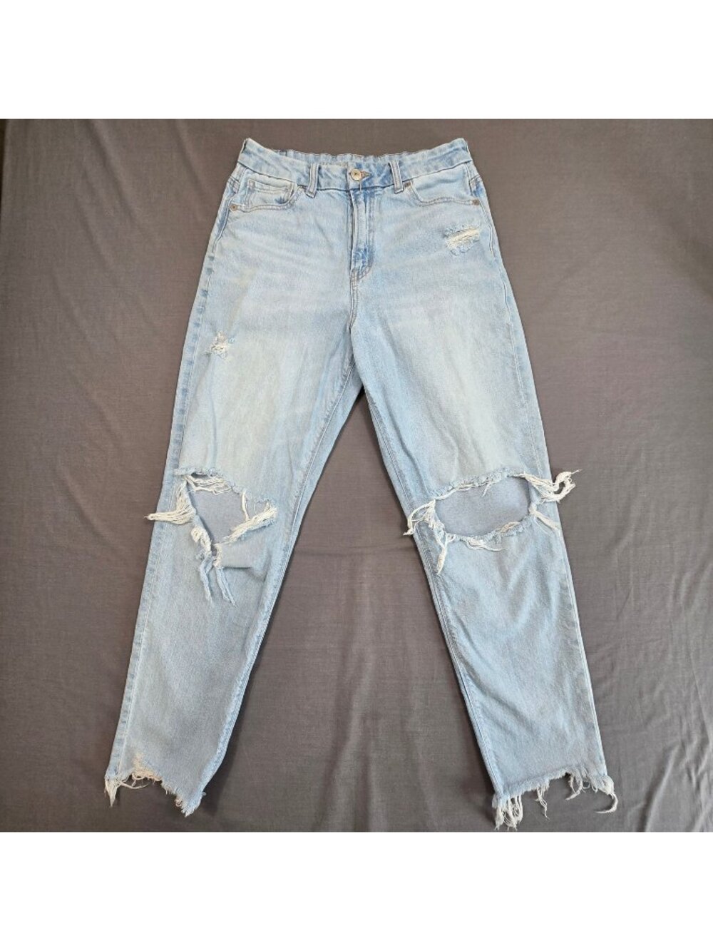 American Eagle Size 8 Curvy Mom Jeans Strigid Light Wash Distressed Ripped Denim
